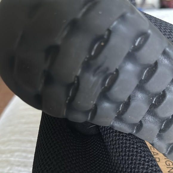 Skechers Women's Go Walk Sneaker slip on sneakers. Size 7 - Picture 10 of 12